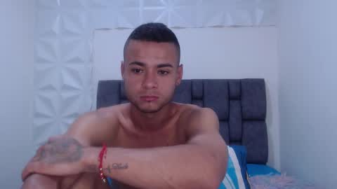 Snapshot of staywild_ chatting on December 22, 2024, 12:28 am Julian and Andres online show from December 22, 2024, 12:28 am