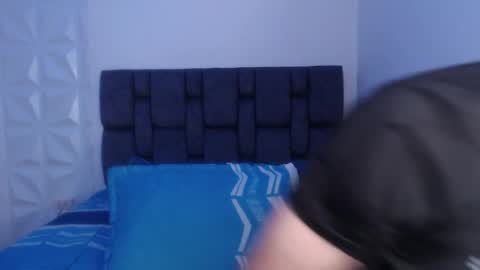 Snapshot of staywild_ chatting on January 6, 2025, 9:43 pm Julian and Andres online show from January 6, 2025, 9:43 pm