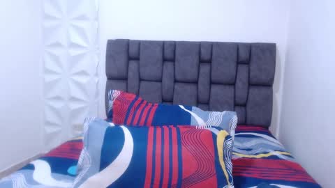 Snapshot of staywild_ chatting on January 17, 2025, 9:28 pm Julian and Andres online show from January 17, 2025, 9:28 pm