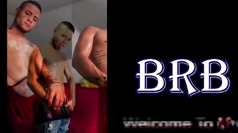 Snapshot of staywild_ chatting on January 18, 2025, 11:33 pm Julian and Andres online show from January 18, 2025, 11:33 pm