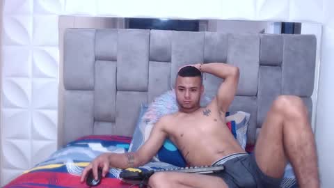 Snapshot of staywild_ chatting on February 9, 2025, 1:11 am Julian and Andres online show from February 9, 2025, 1:11 am