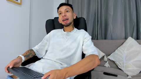 Snapshot of stebansilv_ chatting on April 6, 2026, 12:06 pm Steban online show from April 6, 2026, 12:06 pm