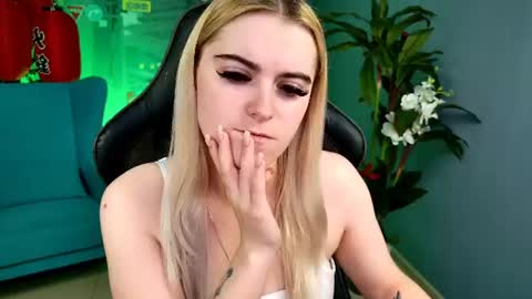 stef_nicks online show from July 14, 2026, 12:44 pm