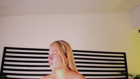 Stefanny   online show from December 13, 2024, 12:50 pm