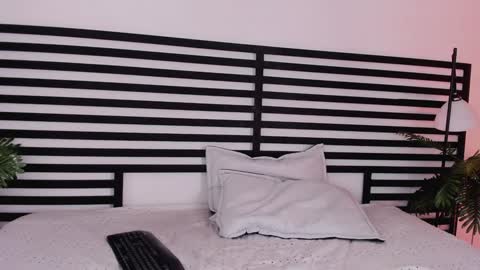 Stefanny   online show from December 17, 2024, 4:00 pm