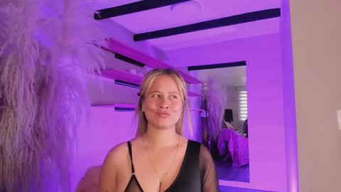 Stefanny   online show from February 26, 2025, 12:03 pm