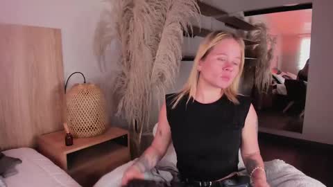 Stefanny   online show from March 10, 2025, 12:48 pm