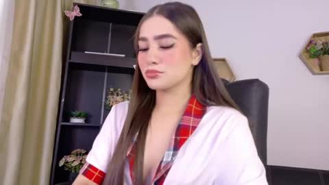 stefannycipriani_ online show from May 3, 2026, 2:34 pm