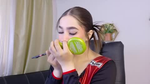 stefannycipriani_ online show from June 8, 2026, 3:34 pm