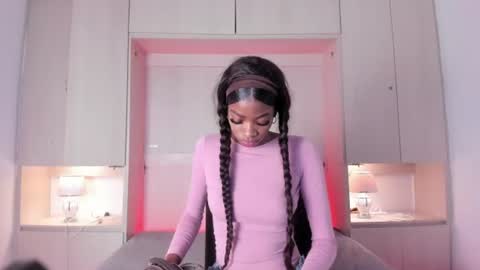 stefannyevans_ online show from July 15, 2026, 1:16 pm