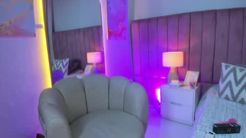 STEFANY online show from April 18, 2026, 11:38 pm