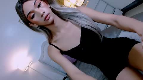 Snapshot of steffani_deluxe chatting on December 22, 2024, 5:23 am STEF online show from December 22, 2024, 5:23 am