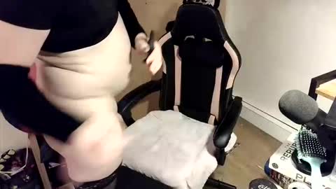 stefisgirlnow online show from April 5, 2026, 3:15 am