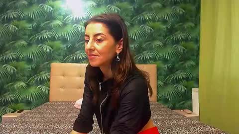 Snapshot of stella_john chatting on January 1, 2025, 9:39 am Stella John online show from January 1, 2025, 9:39 am