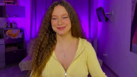 Snapshot of stella_pretty0 chatting on October 13, 2025, 1:44 pm Stella online show from October 13, 2025, 1:44 pm