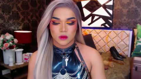 CALL ME STELLA online show from January 1, 2025, 10:43 am