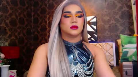 CALL ME STELLA online show from January 5, 2025, 1:04 pm