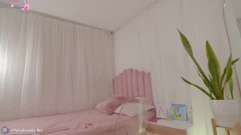 stephania_let online show from December 5, 2025, 2:14 pm