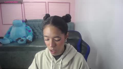 Stephania online show from March 1, 2025, 10:34 am