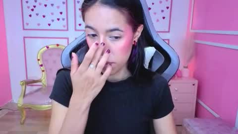 Stephania online show from December 20, 2025, 11:50 am