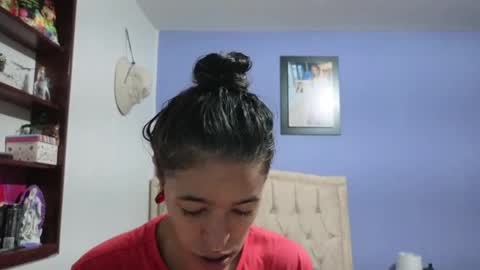 Stephania online show from April 2, 2026, 4:04 pm