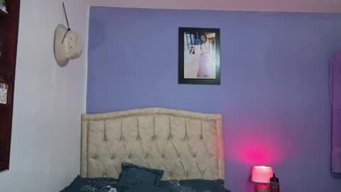 Stephania online show from April 8, 2026, 4:18 pm