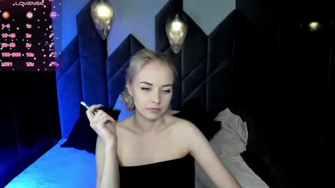 Snapshot of stephanie_sea chatting on February 19, 2025, 5:06 pm Stephanie Sea online show from February 19, 2025, 5:06 pm