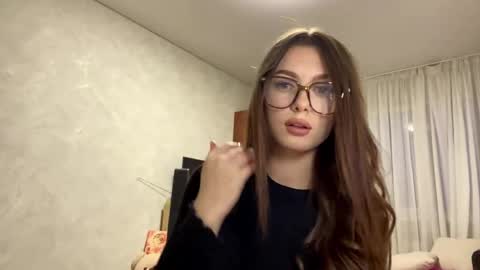 Stephani online show from April 14, 2026, 3:40 pm