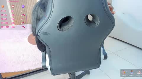 Stephany online show from December 17, 2025, 4:40 am