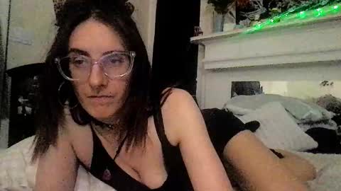 Snapshot of stephielynnnnn chatting on March 5, 2026, 7:32 pm stephielynnnnn online show from March 5, 2026, 7:32 pm