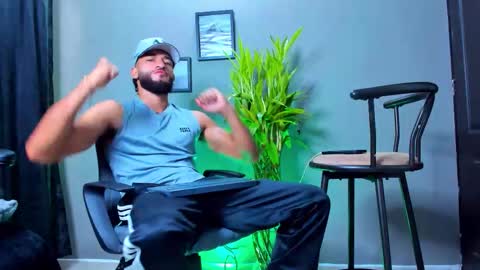 Snapshot of stev_velez chatting on October 25, 2025, 2:24 pm Steve  online show from October 25, 2025, 2:24 pm