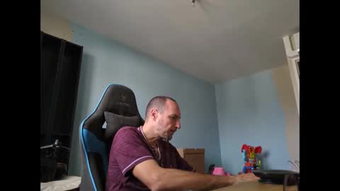 Snapshot of stickolive1 chatting on September 16, 2025, 10:05 am stickolive1 online show from September 16, 2025, 10:05 am