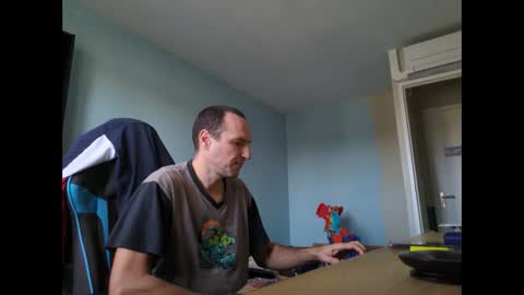 Snapshot of stickolive1 chatting on October 8, 2025, 1:42 pm stickolive1 online show from October 8, 2025, 1:42 pm