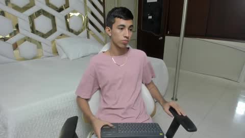 Snapshot of stiilman_hots chatting on February 19, 2025, 12:25 am stiilman_hots online show from February 19, 2025, 12:25 am