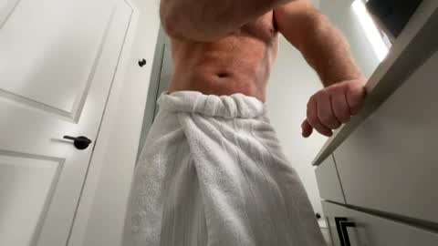 stlhotwifeguy online show from August 9, 2026, 5:07 pm