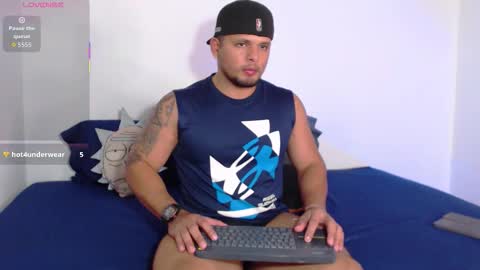 Stone Lee  online show from December 4, 2025, 4:33 am