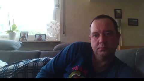 stoned1983 online show from November 18, 2025, 8:19 am