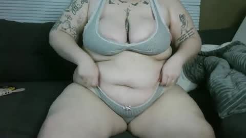 stonedbbw01 online show from February 23, 2026, 7:50 am