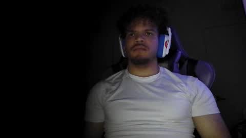 Snapshot of str8dj chatting on October 1, 2025, 8:20 am Dj online show from October 1, 2025, 8:20 am