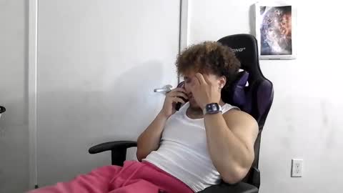 Snapshot of str8dj chatting on October 3, 2025, 3:36 am Dj online show from October 3, 2025, 3:36 am