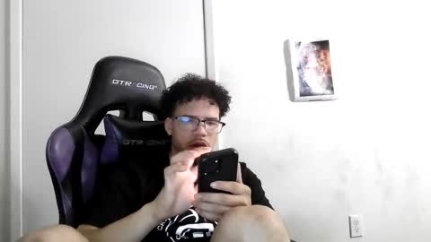 Snapshot of str8dj chatting on June 18, 2026, 4:35 am Dj online show from June 18, 2026, 4:35 am