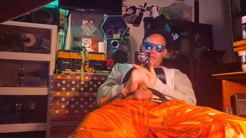 Str8 online show from October 31, 2025, 3:02 pm