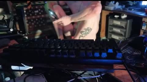 Str8 online show from November 4, 2025, 4:17 pm