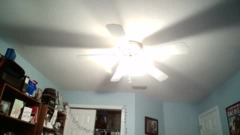 str8whiteboy21 online show from February 13, 2025, 9:38 pm