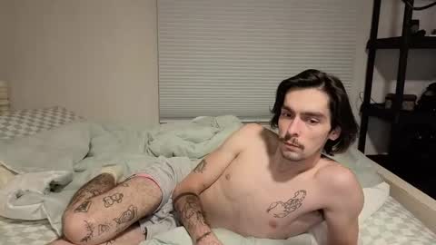 str8whiteboy21 online show from April 7, 2026, 6:58 am