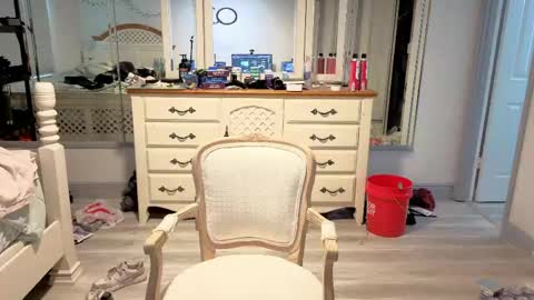 str8whiteboy21 online show from May 19, 2026, 6:47 pm