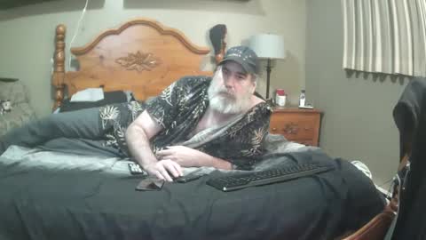 Snapshot of straightbear4you chatting on February 17, 2025, 3:36 am Straightbear4you online show from February 17, 2025, 3:36 am