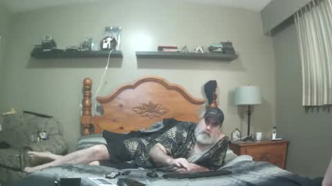 Snapshot of straightbear4you chatting on February 17, 2025, 11:42 pm Straightbear4you online show from February 17, 2025, 11:42 pm