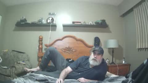 Snapshot of straightbear4you chatting on February 23, 2025, 1:24 am Straightbear4you online show from February 23, 2025, 1:24 am
