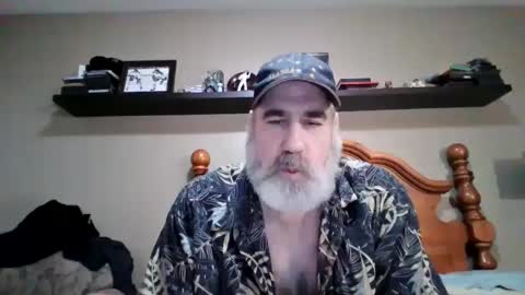 Snapshot of straightbear4you chatting on September 20, 2025, 1:17 am Straightbear4you online show from September 20, 2025, 1:17 am